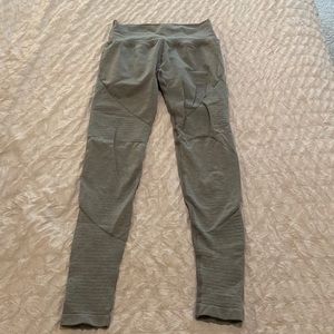 Alphalete Leggings - Medium